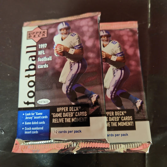 2 paquetes 1997 Upper Deck NFL CARDS Tarjetas de la Liga Nacional de Fútbol Americano Paquete de pasatiempos sin abrir