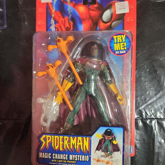 2005 ToyBiz - Spider-Man - Magic Change Mysterio with Light Up Helmet