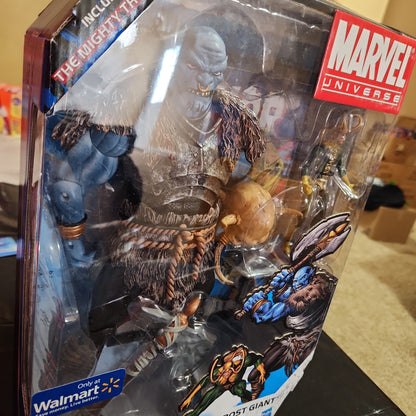 Figuras de acción del Universo Marvel Savage Frost Giant y Loki de 12"