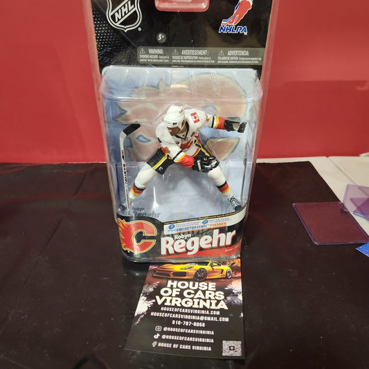 Robyn Regehr Series 24 Chase Away White Jersey NHL Flames McFarlane Figure. NIB