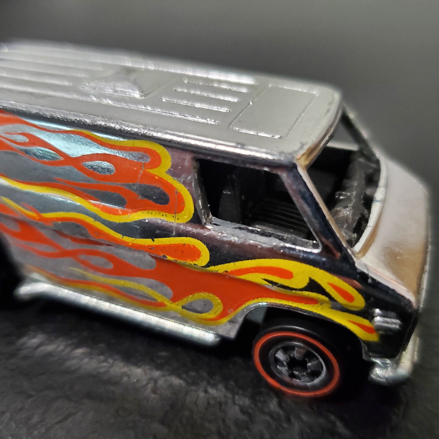 Vintage 1975 Hot Wheels Redline Flying Colors Chrome Super Van con llamas