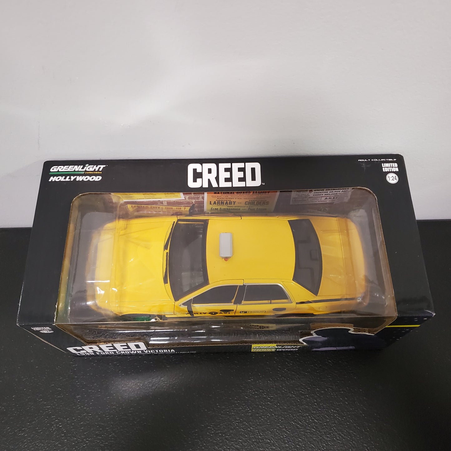 Greenlight Creed 1999 Ford Crown Victoria *CHASE* Greenie 1:24 Edición Limitada Ruedas Verdes