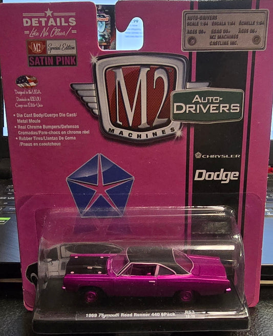 M2 Machines Auto Drivers 1969 Plymouth Road Runner 440 Satin Pink Chase
