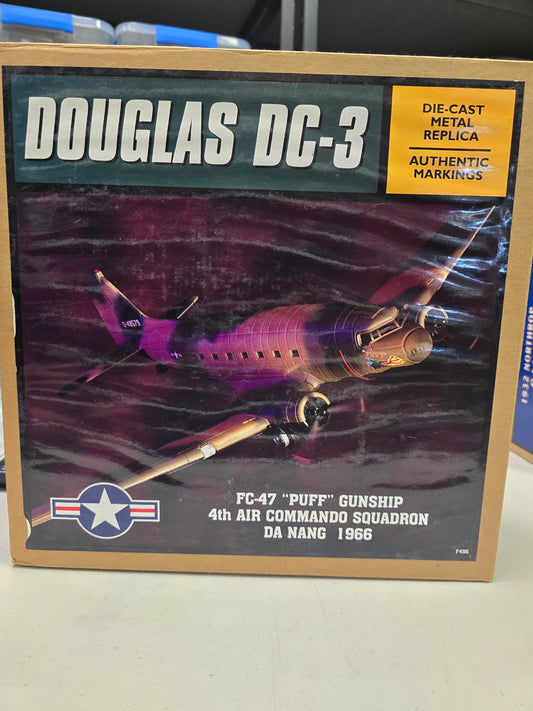 Ertl Collectibles Douglas DC-3 FC-47 "Puff" Gunship 4th Air Command Squadron Da Nang 1966