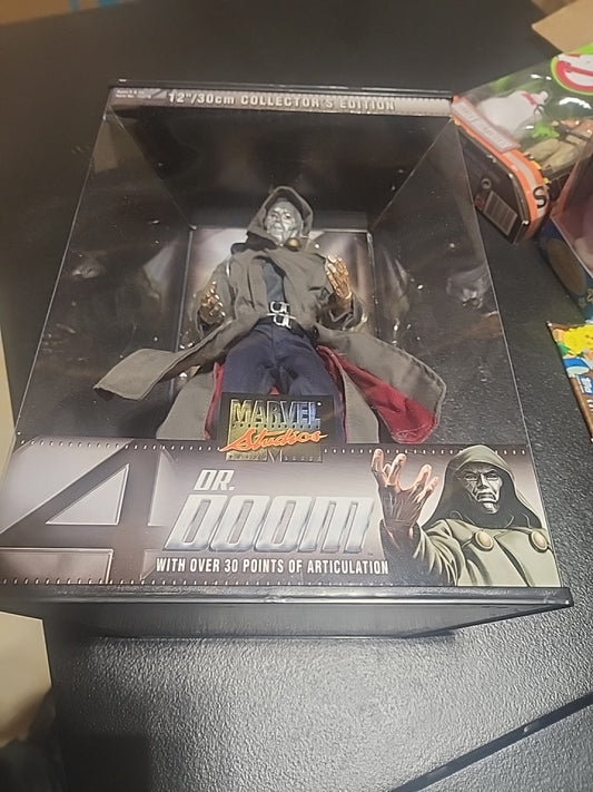 Marvel Studios Dr. Doom Figura de acción edición coleccionista de 12"