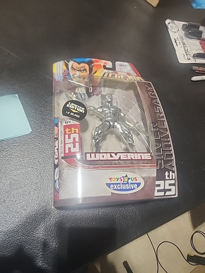 Wolverine limited Edition 25th anniversary marvel legends toysrus exclusive