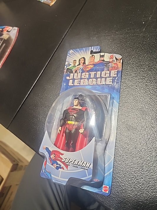 Figura de acción de Superman con traje negro de la Liga de la Justicia de Mattel