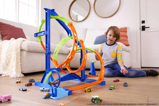 Hot Wheels Action Corkscrew Triple Loop Track Set With 1 Toy Car