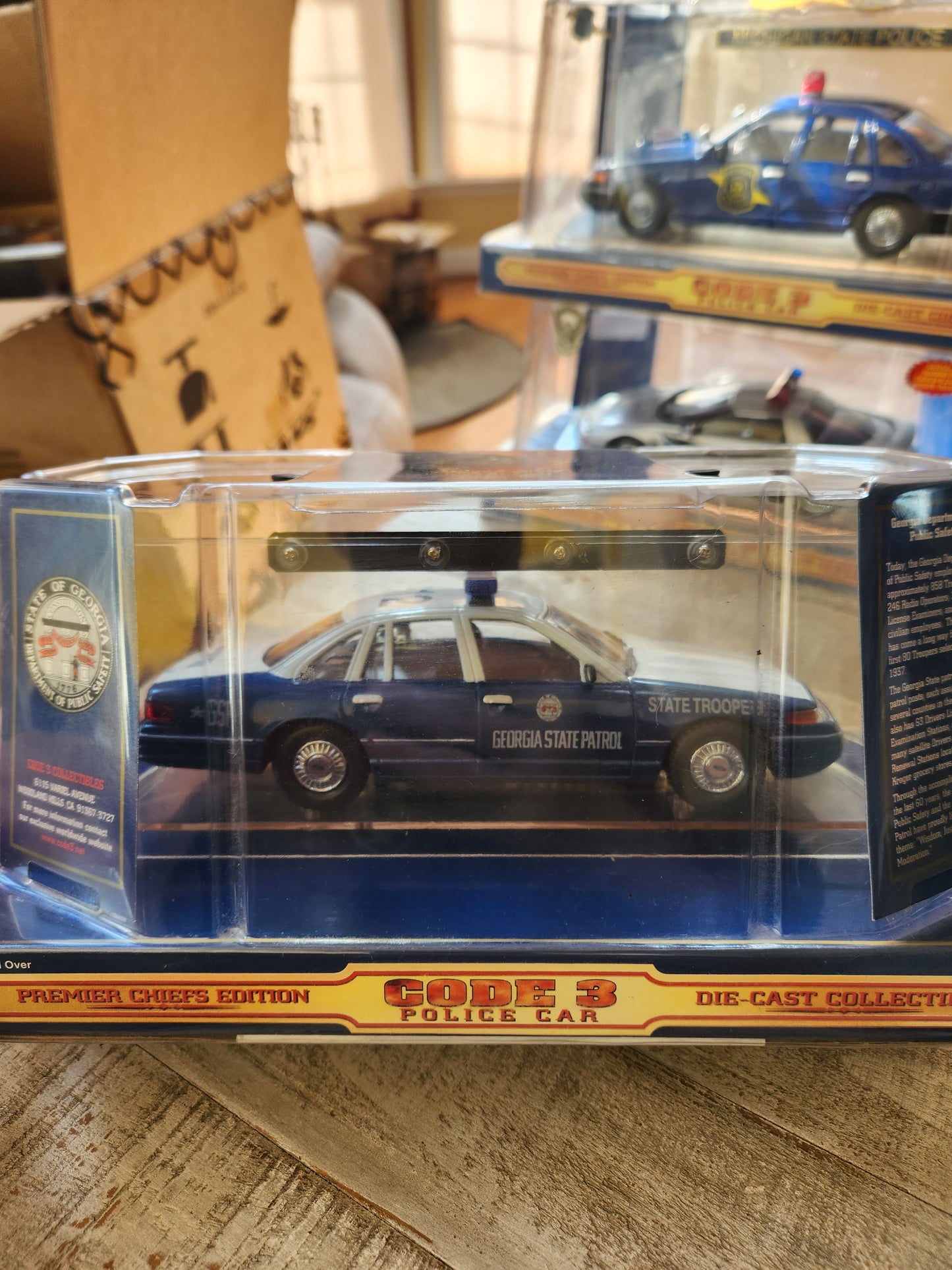 CODE 3 Georgia State Patrol Trooper Ford Crown Victoria Police Car 1:24 with patch