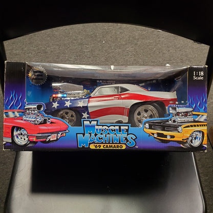 Muscle Machines '69 Camaro 1:18 Scale American Flag Diecast 021