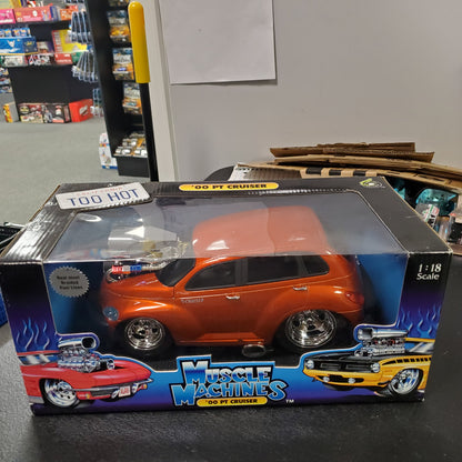 Muscle Machines 1:18 2000 PT Cruiser Metallic Orange 001