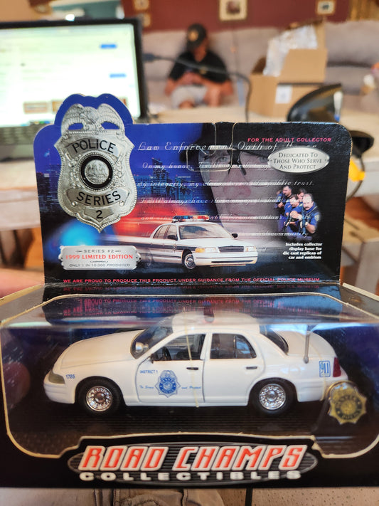 Road Champs 1999 Denver Police Ford Crown Vic Police Car 1/43