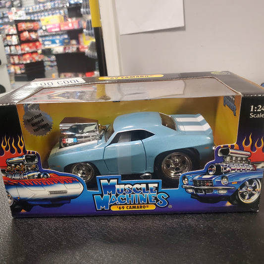 Muscle Machines 1969 Chevy Camero sliver Blue With White Stripes 1:24 Scale