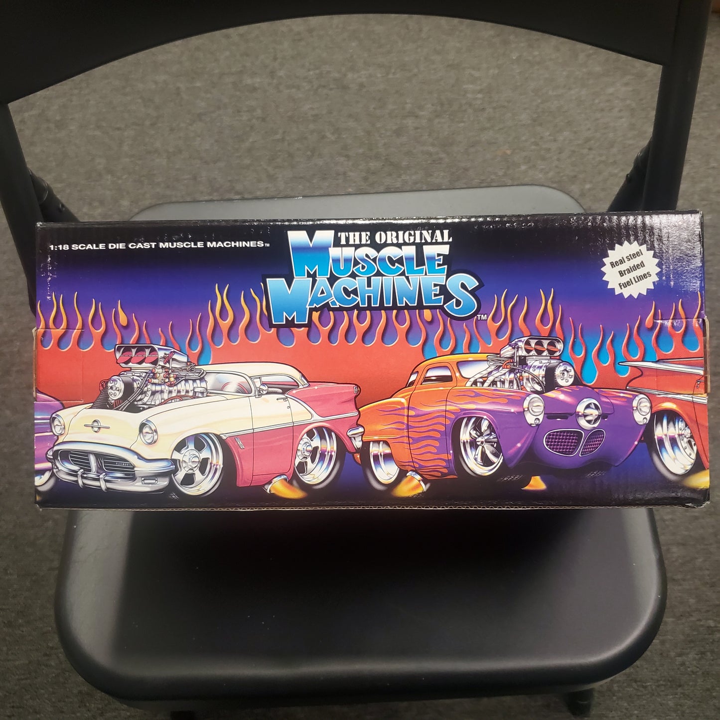 Muscle Machines 1:18 '40 Sedan Delivery - Purple