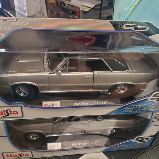 Maisto "1965 Pontiac GTO" 1:18 Scale. Diecast. Silver. Special Edition