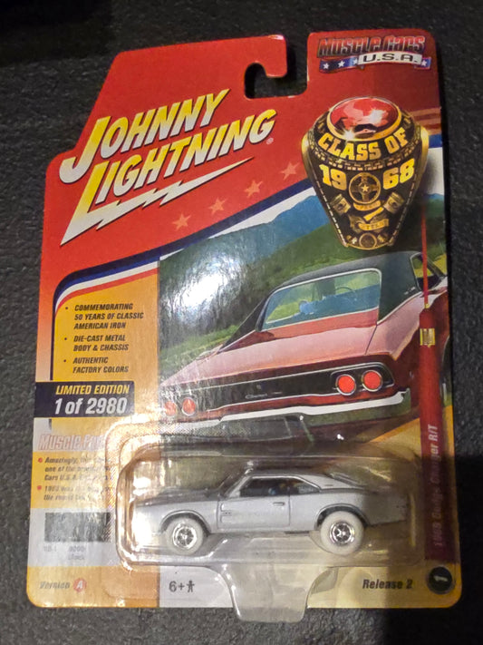 Johnny Lightning Muscle Cars Class of 1968 Dodge Charger RT White Lightning