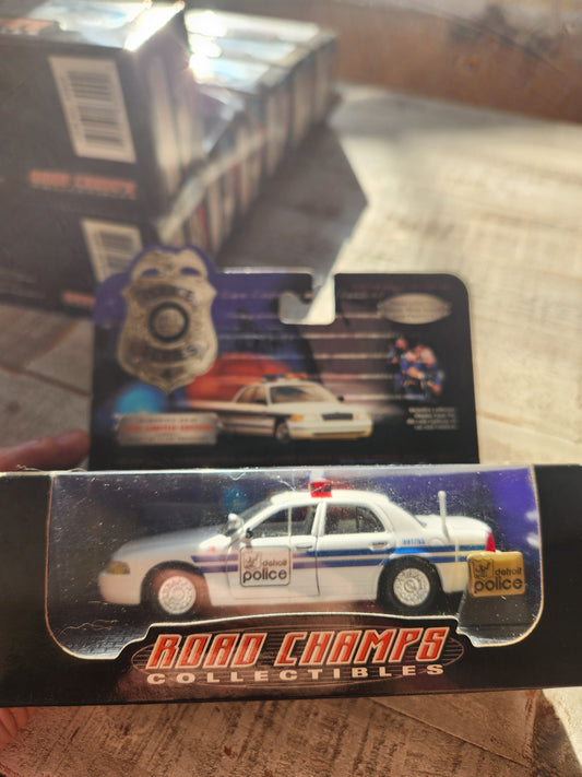 Road Champs 1999 detroit  Police Ford Crown Vic Police Car 1/43