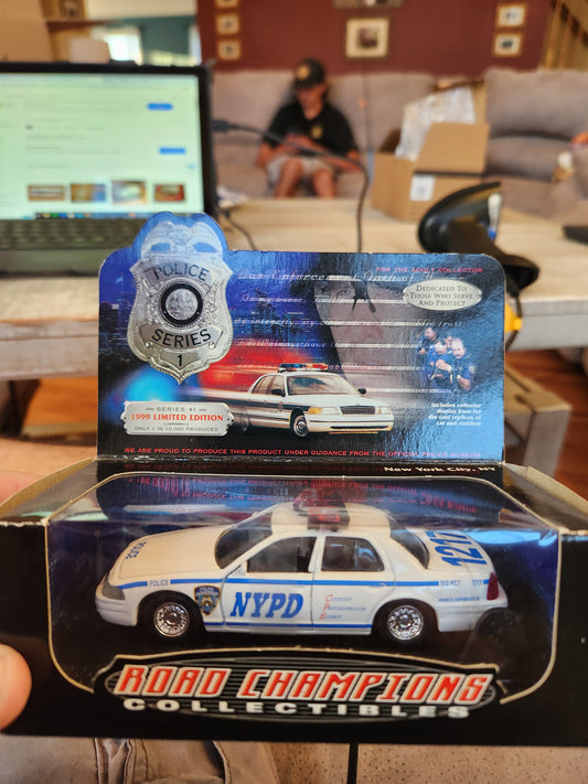 Road Champs 1999 NYPD Police Ford Crown Vic Police Car 1/43