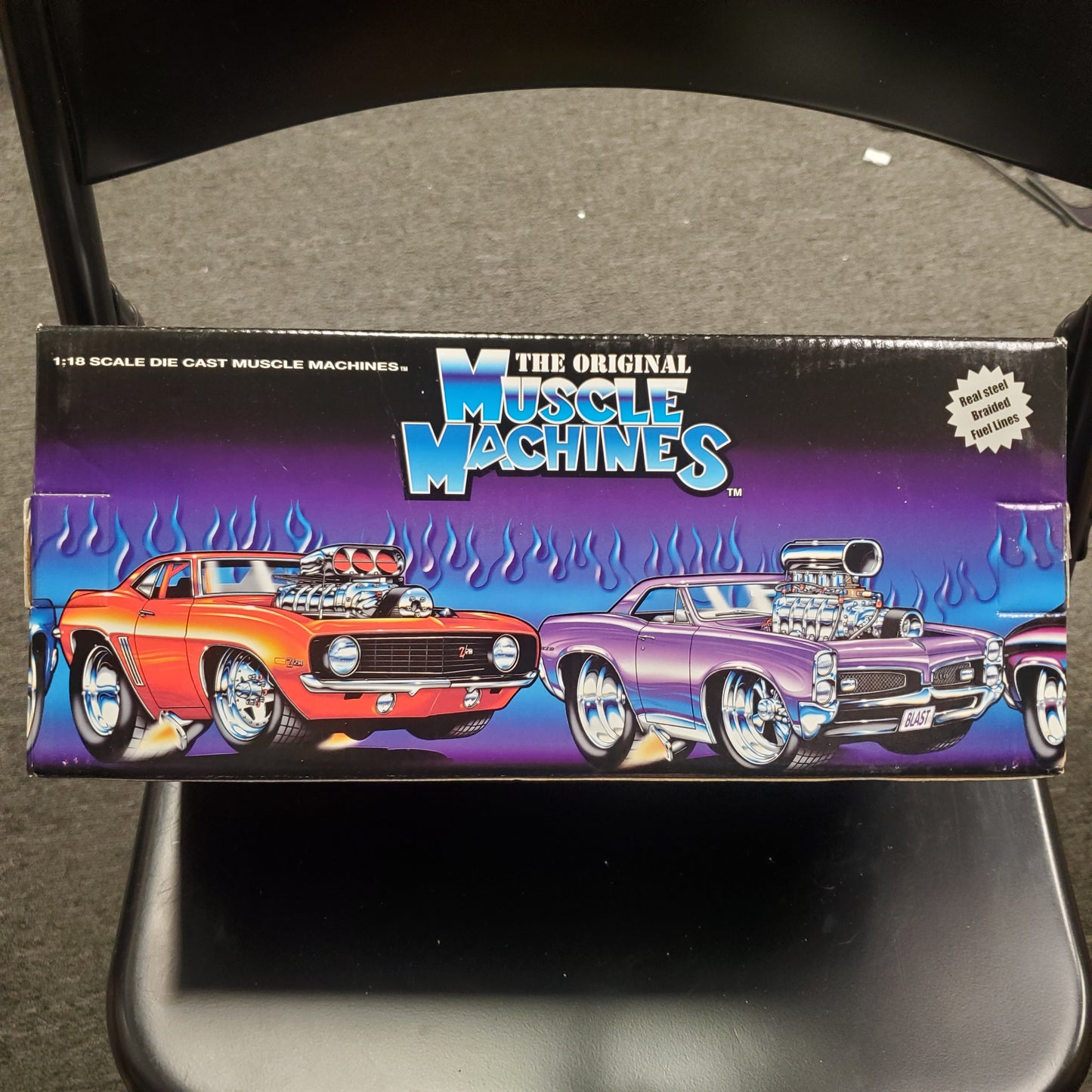 Muscle Machines 1/18 '69 Camaro - Blue with Flames 024