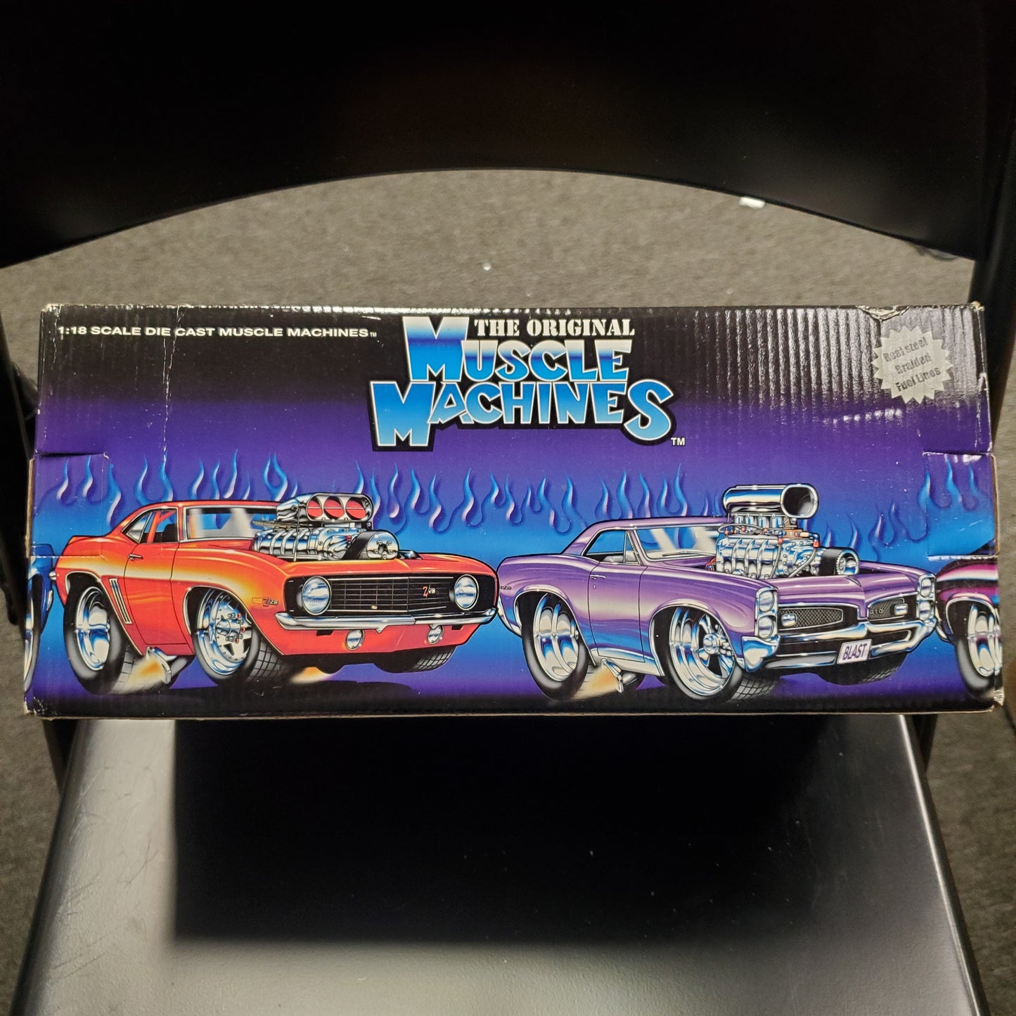 Muscle Machines '69 Camaro 1:18 Scale American Flag Diecast 021