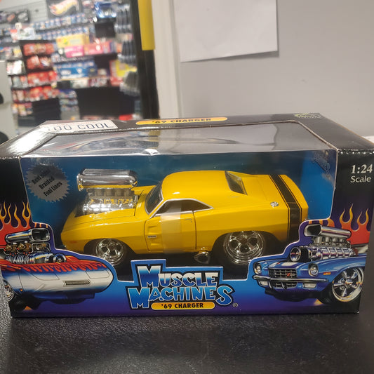 FUNLINE ORIGINAL MUSCLE MACHINES 1969 DODGE CHARGER YELLOW 1:24 DIECAST MODEL 93