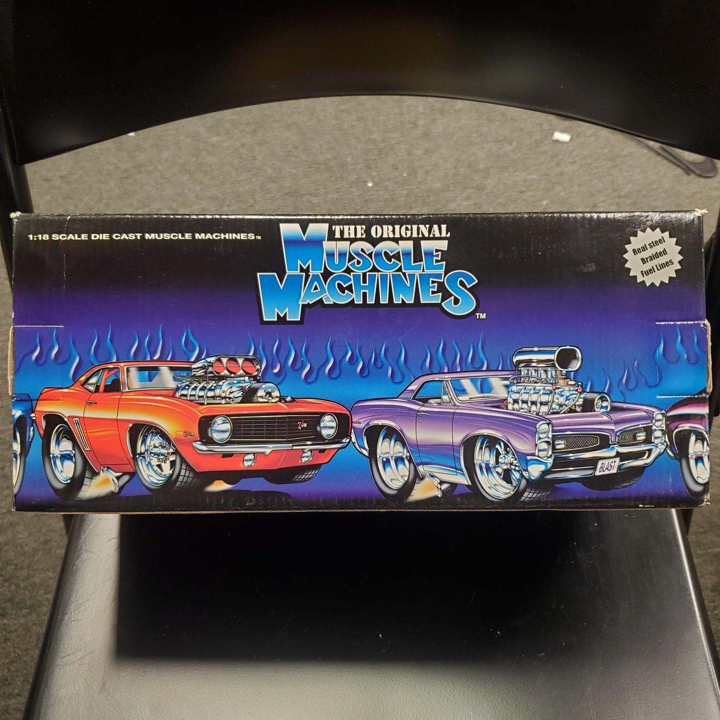 Muscle Machines 1/18 '70 Cuda - Black with Flames