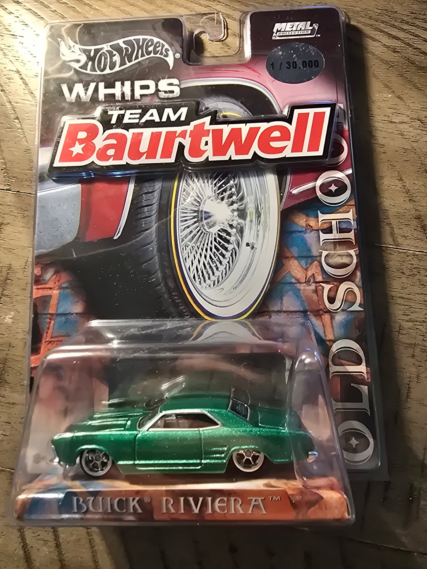 Hot Wheels Whips Team Baurtwell Buick Riviera Blue 1/30000 Green Metal Collection